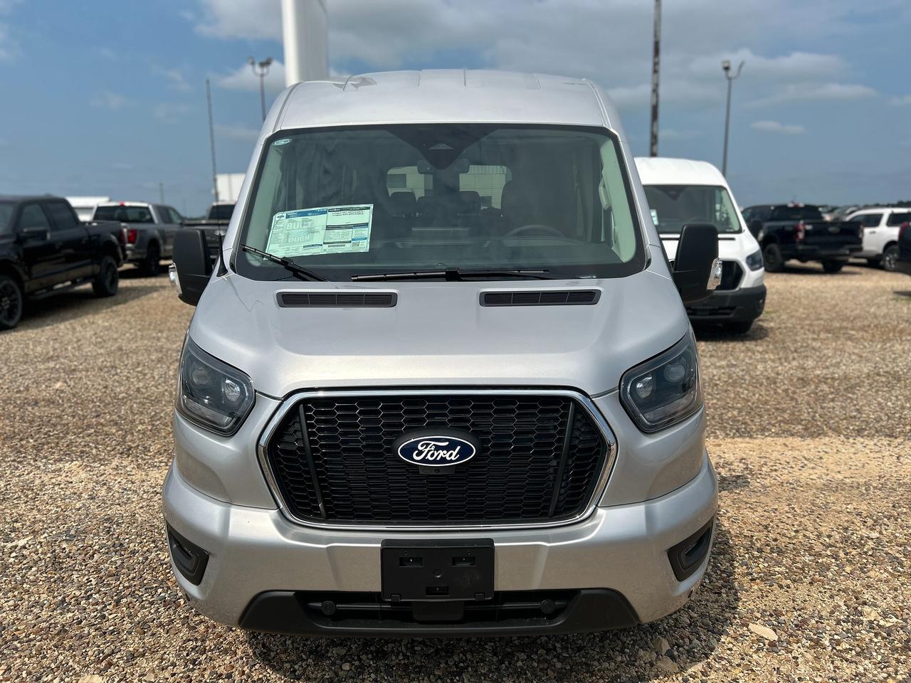 2026 Ford Transit Passenger Wagon XLT T-350 148 Med Roof  AWD 302A Photo1