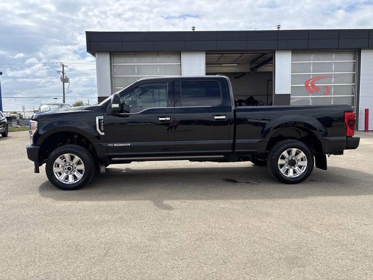 2022 Ford F-350 Super Duty SRW Limited Photo3