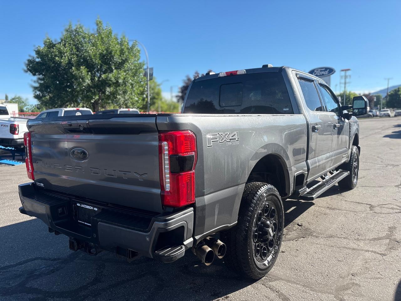 2025 Ford F-350 Super Duty SRW Lariat Photo4