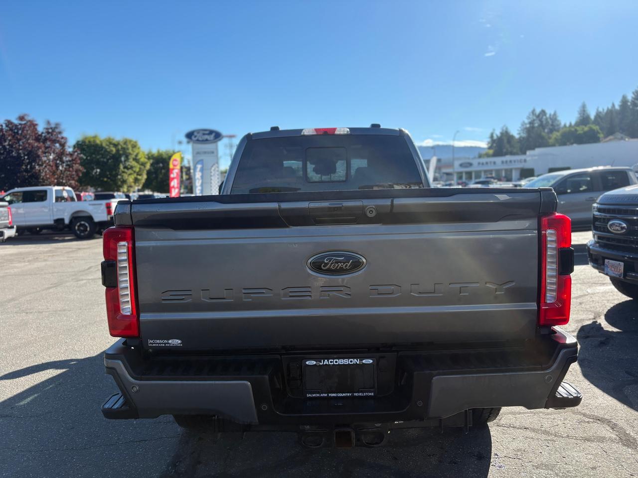 2025 Ford F-350 Super Duty SRW Lariat Photo3