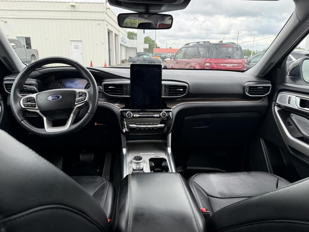 2023 Ford Explorer LIMITED Photo