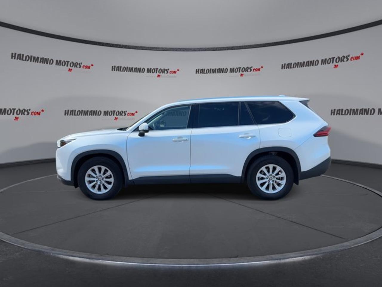 2026 Toyota Grand Highlander XLE AWD | One Owner | No Accidents | Leather Seats Photo