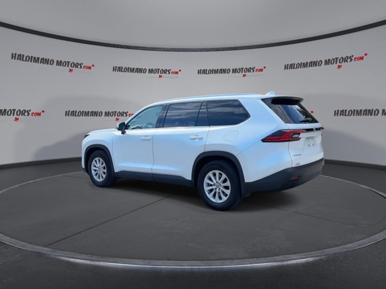 2026 Toyota Grand Highlander XLE AWD | One Owner | No Accidents | Leather Seats Photo