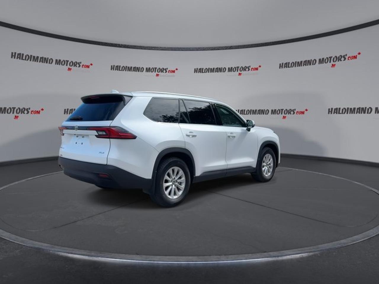 2026 Toyota Grand Highlander XLE AWD | One Owner | No Accidents | Leather Seats Photo
