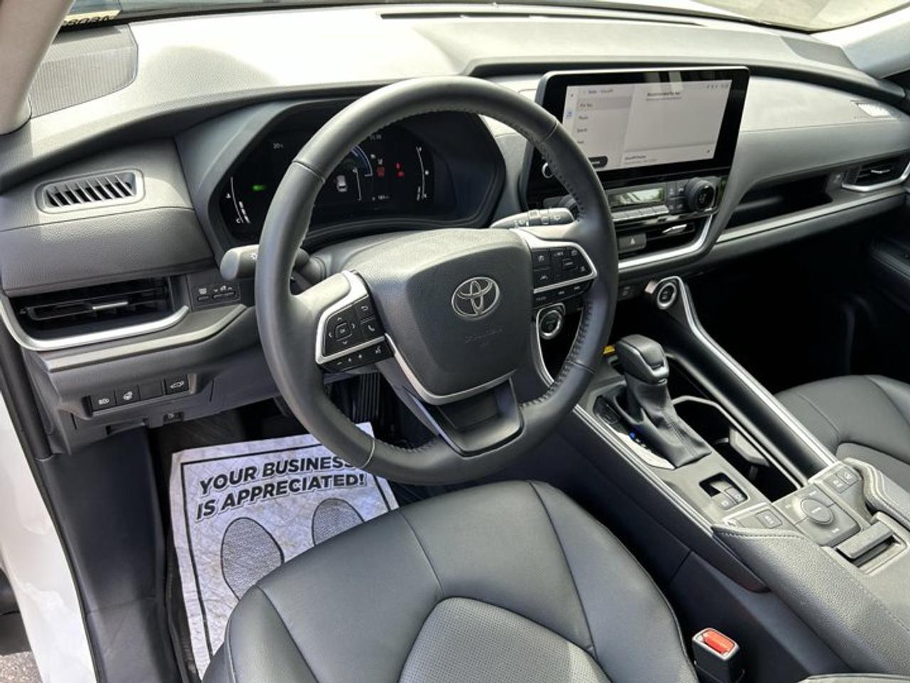 2026 Toyota Grand Highlander XLE AWD | One Owner | No Accidents | Leather Seats Photo