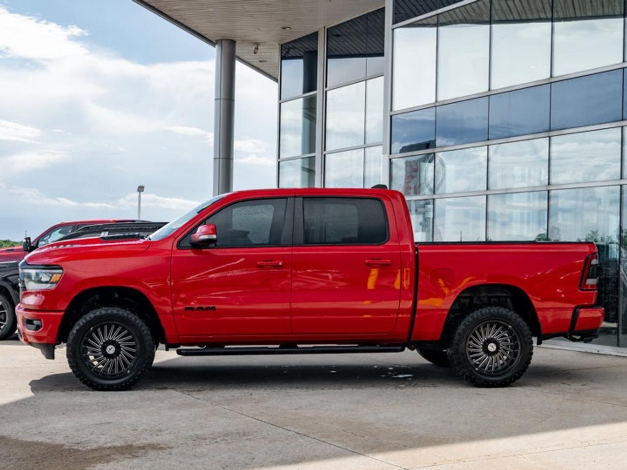 2022 RAM 1500 SPORT Photo4