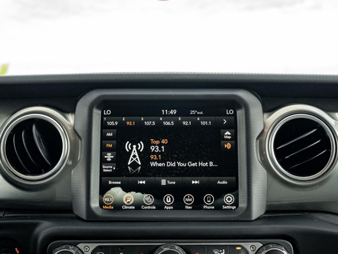 2021 Jeep Wrangler Unlimited Sahara Photo