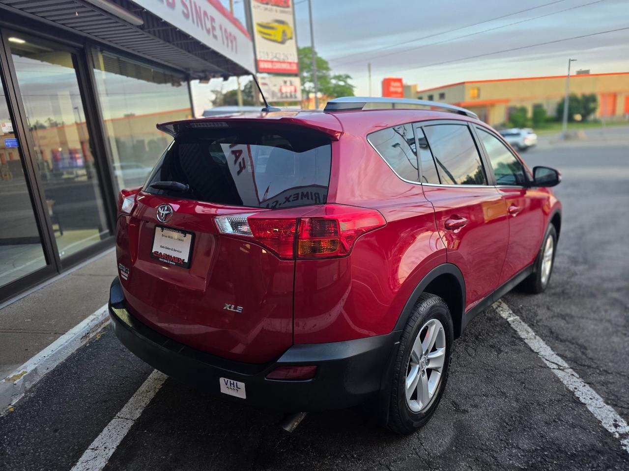 2013 Toyota RAV4 XLE LOW KMS | ONE  OWNER | ACCIDENT FREE | DEALER SERVICED Photo4