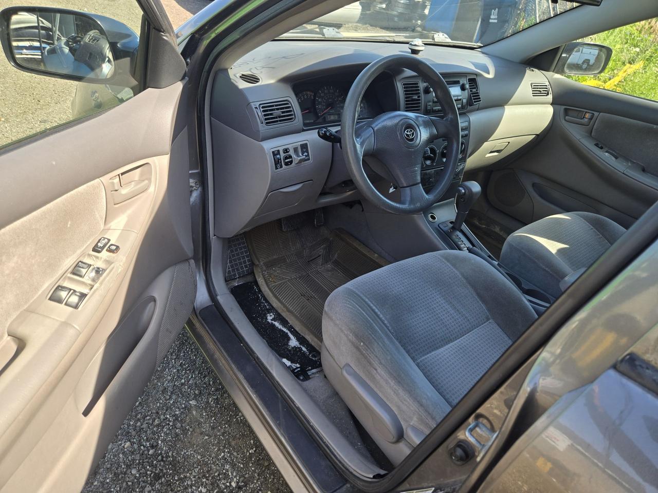 2005 Toyota Corolla CE Photo