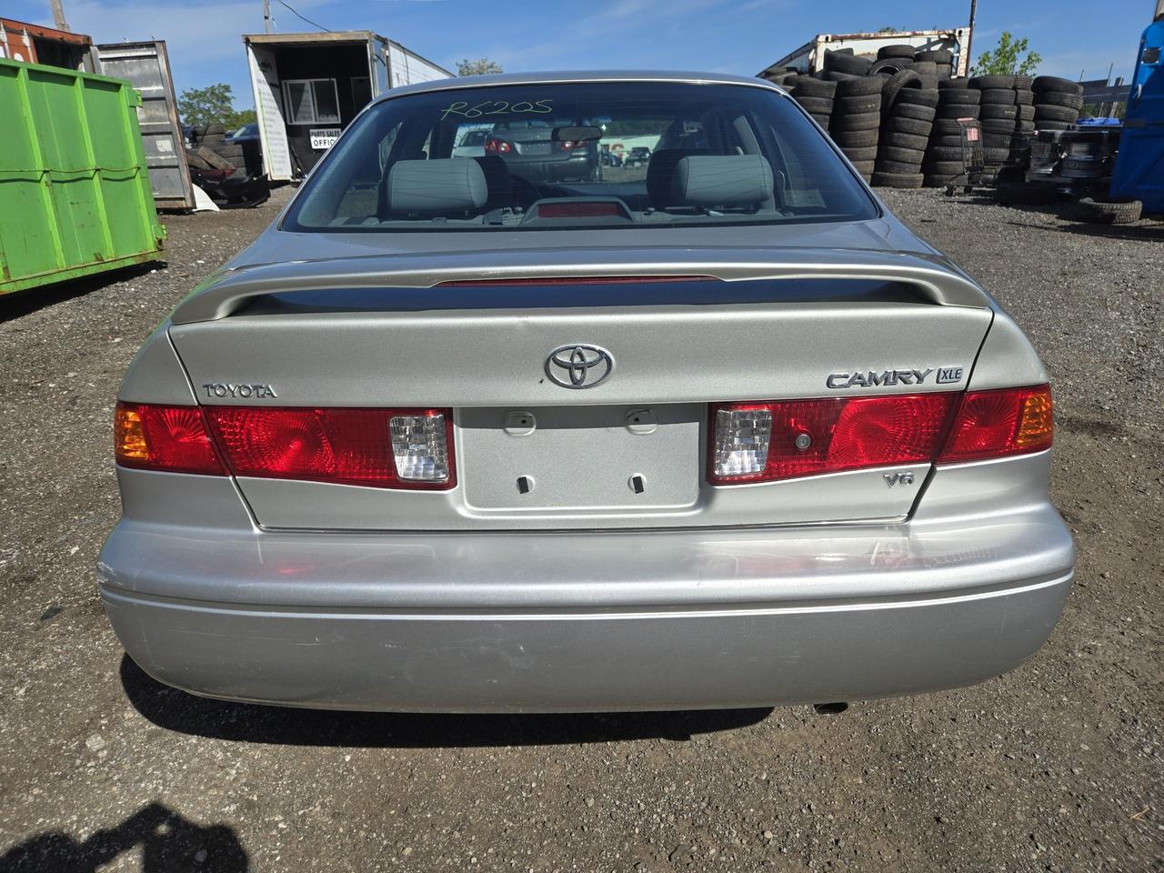 2001 Toyota Camry XLE Photo