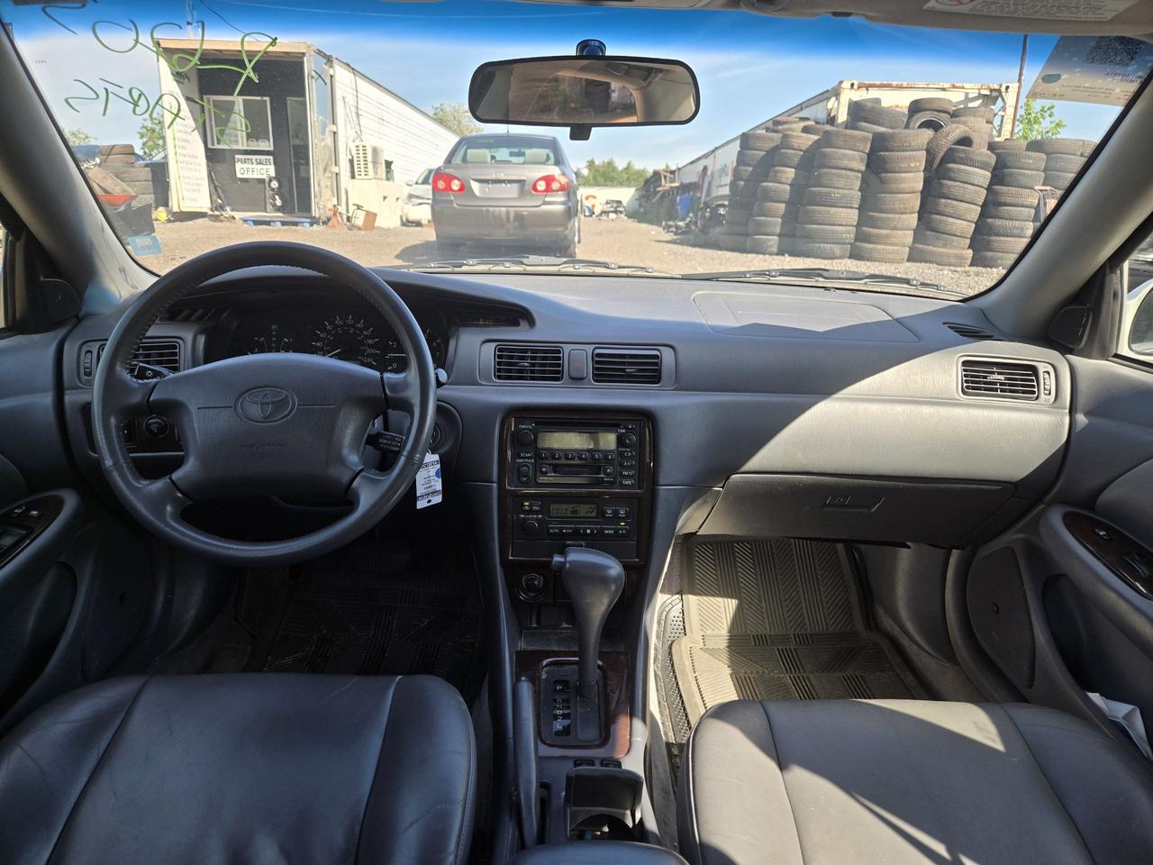 2001 Toyota Camry XLE Photo