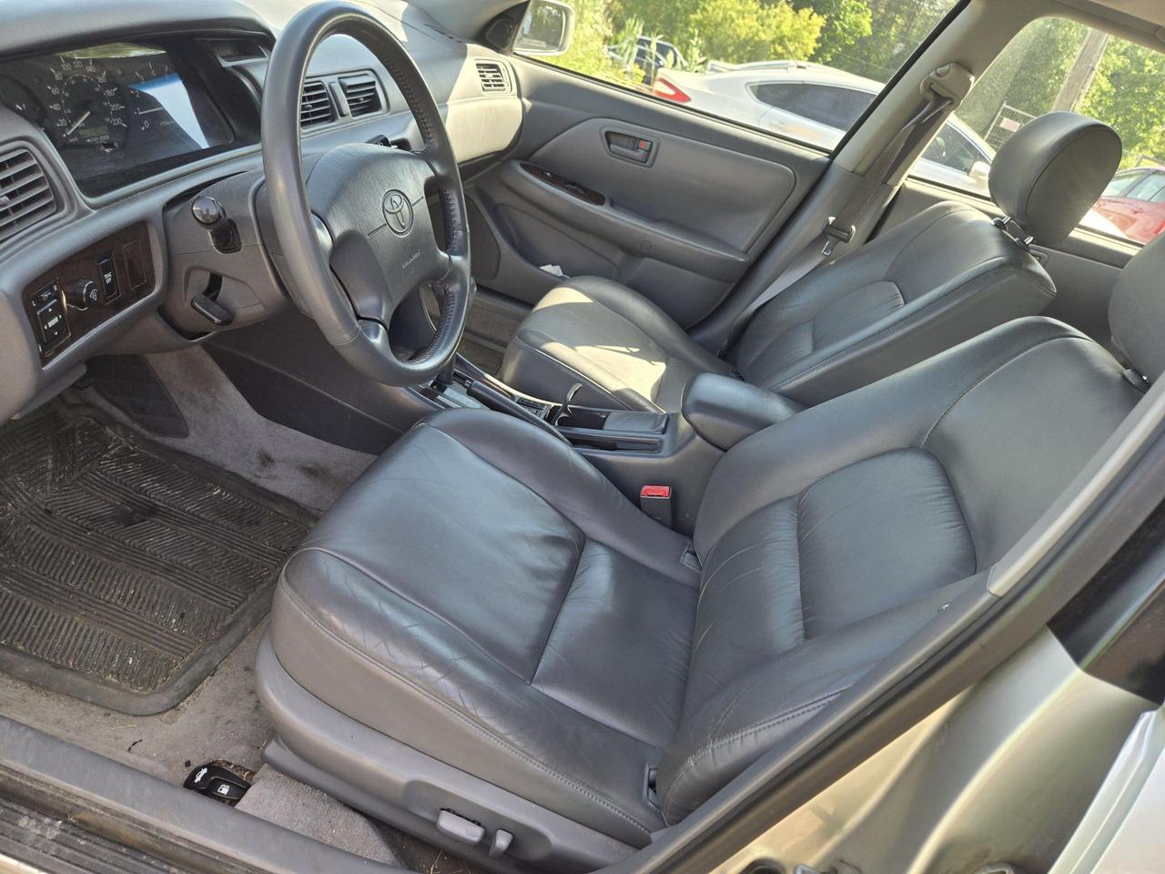 2001 Toyota Camry XLE Photo