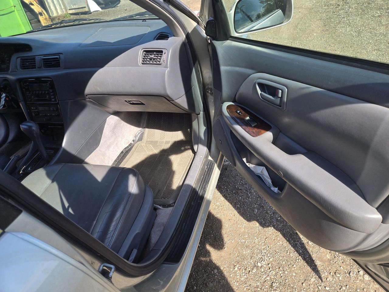 2001 Toyota Camry XLE Photo