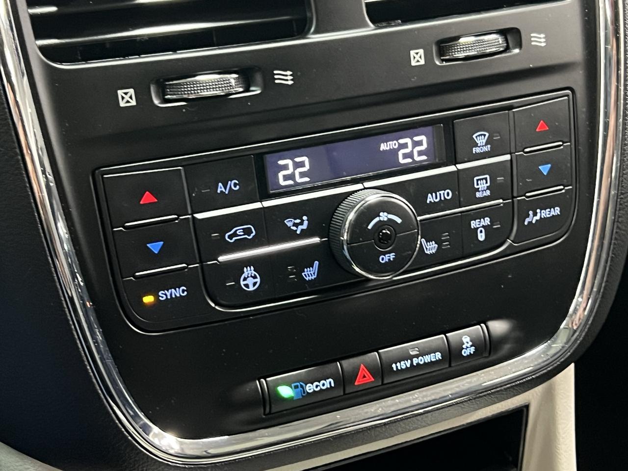 2016 Chrysler Town & Country TOURING Photo