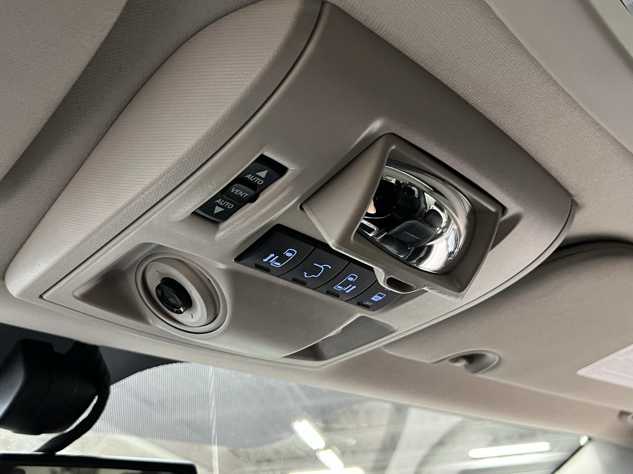 2016 Chrysler Town & Country TOURING Photo