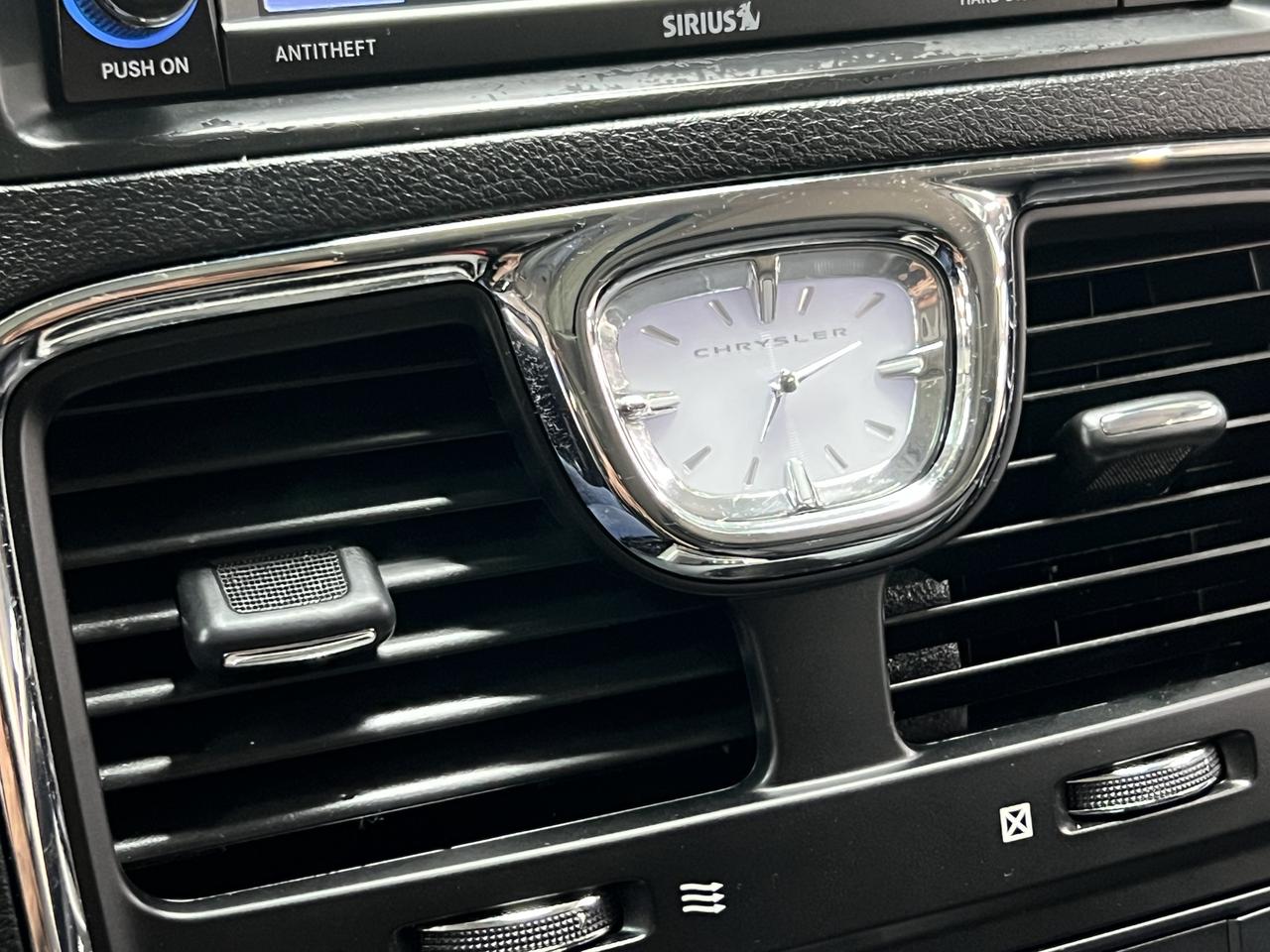 2016 Chrysler Town & Country TOURING Photo