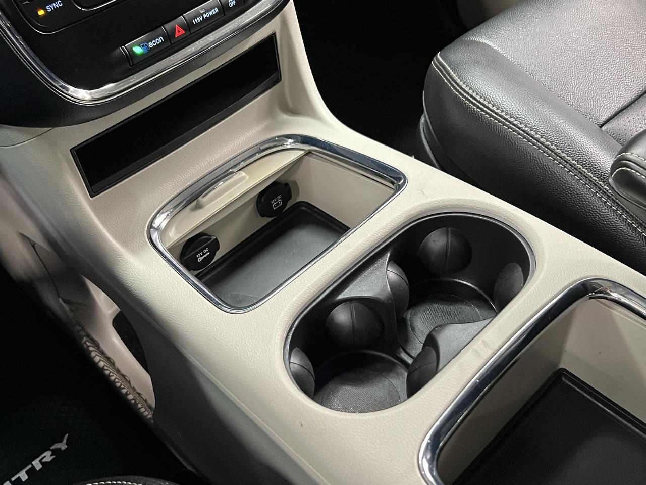 2016 Chrysler Town & Country TOURING Photo