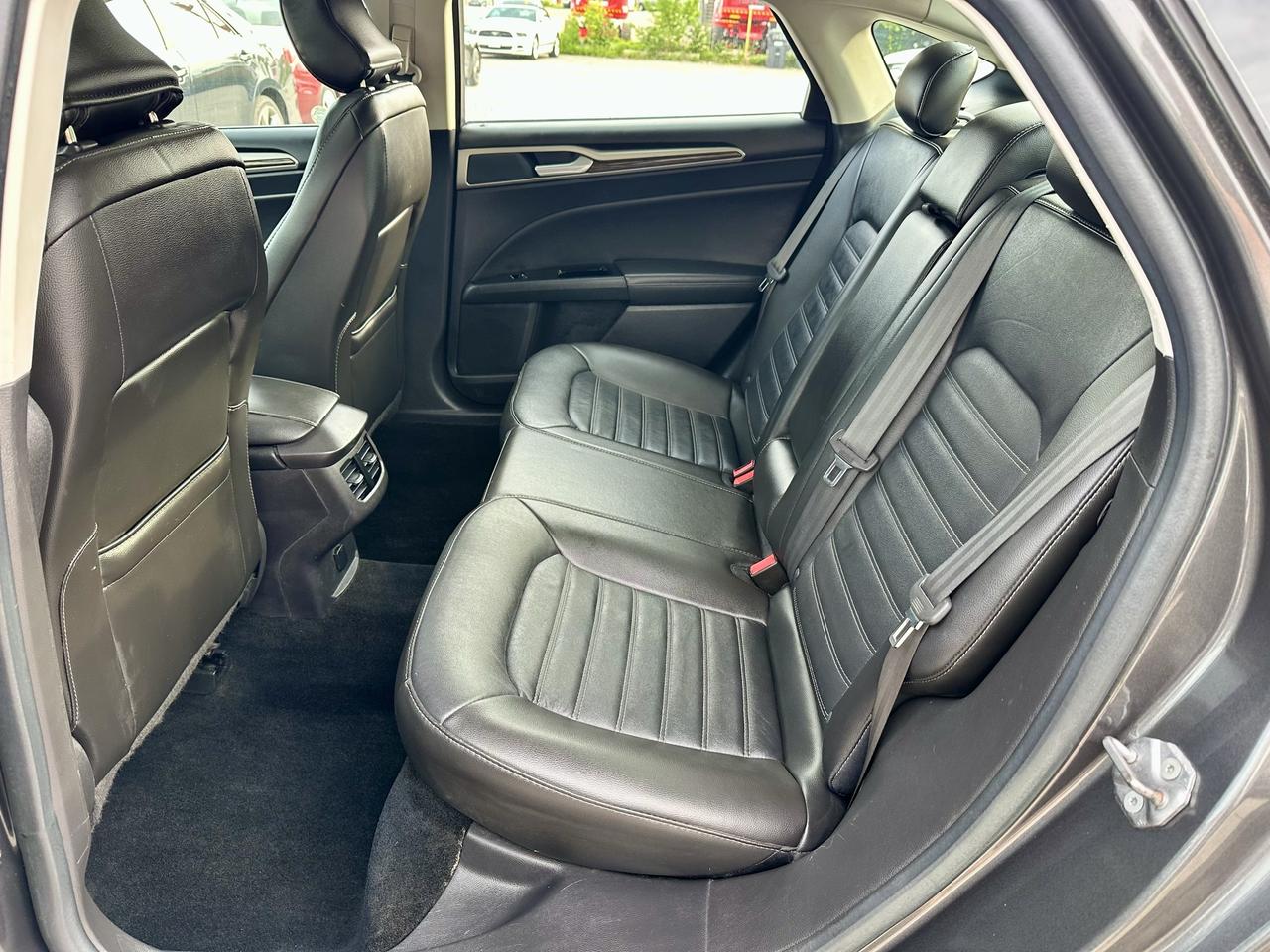 2016 Ford Fusion SE Photo
