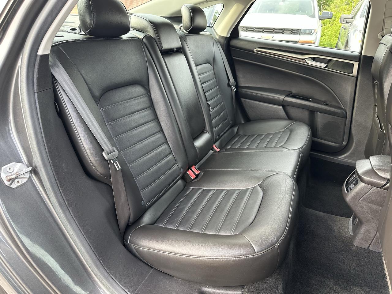 2016 Ford Fusion SE Photo