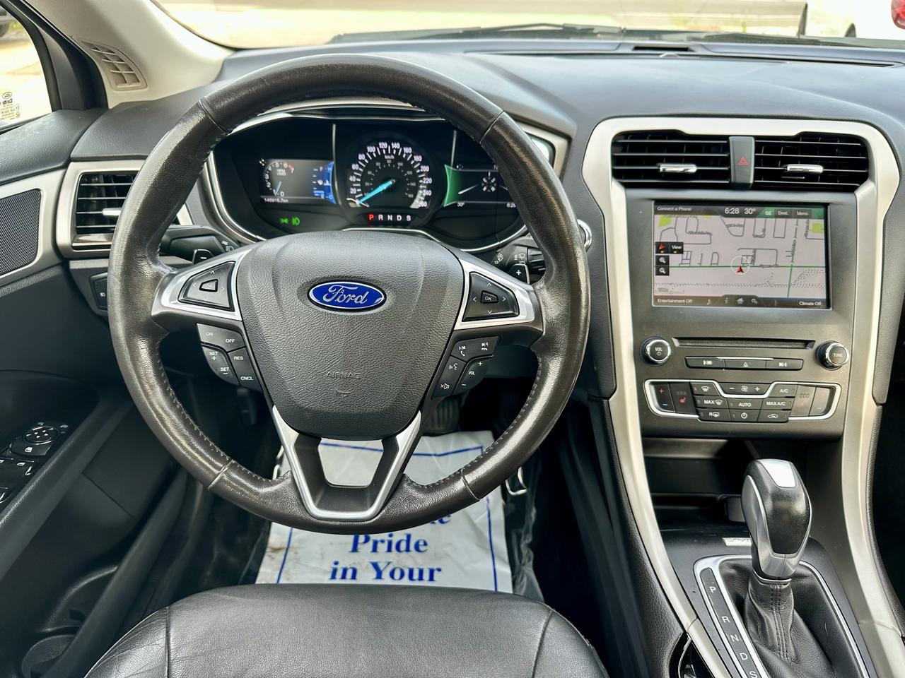 2016 Ford Fusion SE Photo