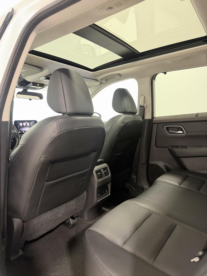 2021 Nissan Rogue AWD SV Photo