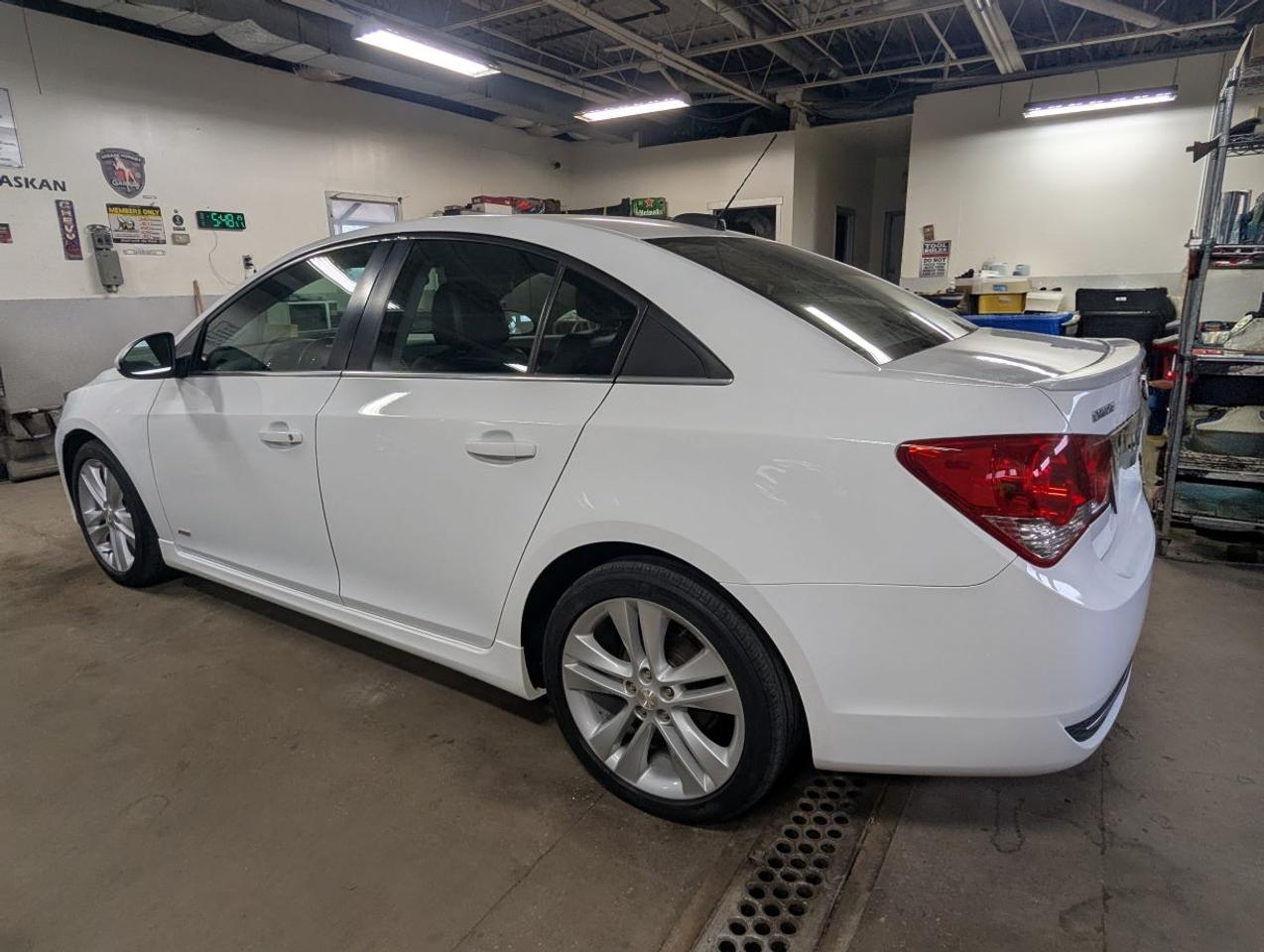 2016 Chevrolet Cruze LT WITH RS PACKAGE/6-SPEED MANUAL!! Photo
