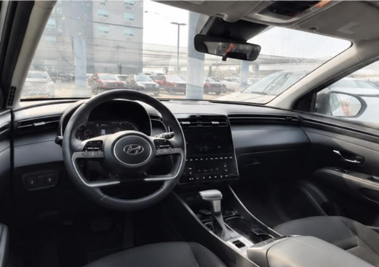 2024 Hyundai Tucson Preferred| CLEAN CARFAX| AWD| Photo2