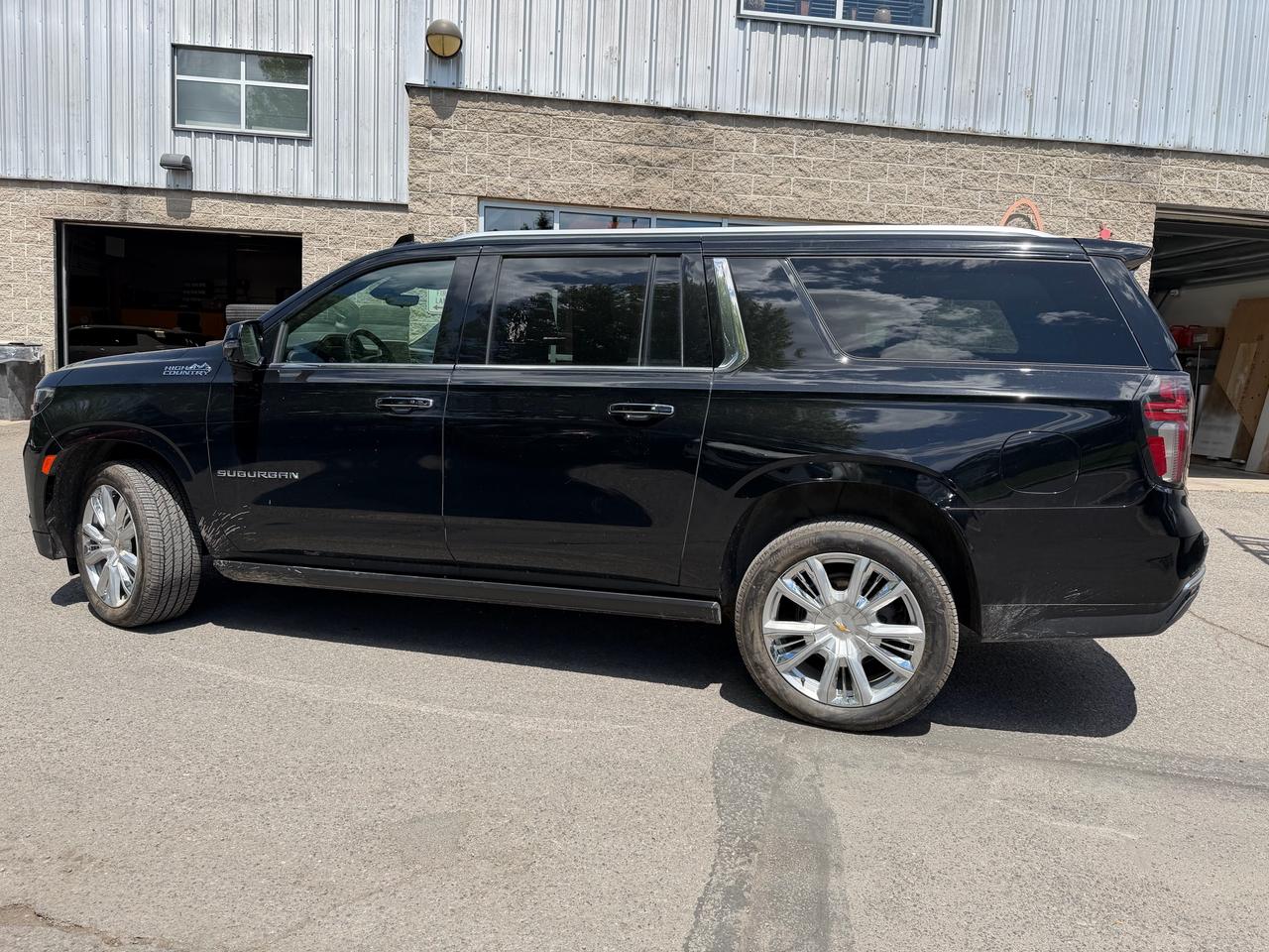 2023 Chevrolet Suburban High Country-3LZ-DIESEL-PANO ROOF-REAR TV-HUD-BOSE Photo2