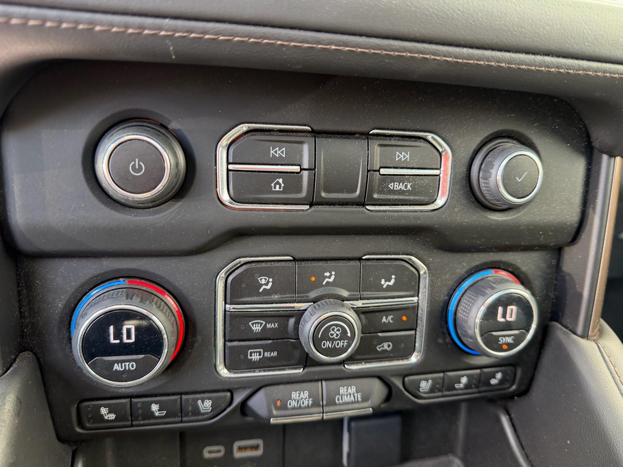 2023 Chevrolet Suburban High Country-3LZ-DIESEL-PANO ROOF-REAR TV-HUD-BOSE - Photo #25