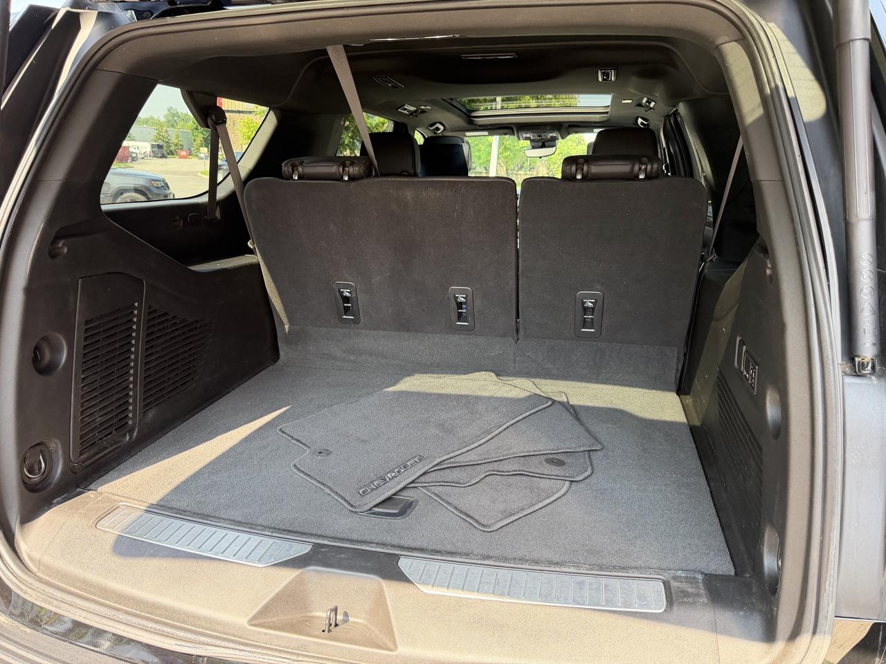 2023 Chevrolet Suburban High Country-3LZ-DIESEL-PANO ROOF-REAR TV-HUD-BOSE Photo