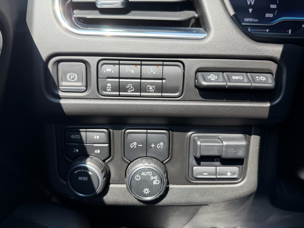2023 Chevrolet Suburban High Country-3LZ-DIESEL-PANO ROOF-REAR TV-HUD-BOSE Photo