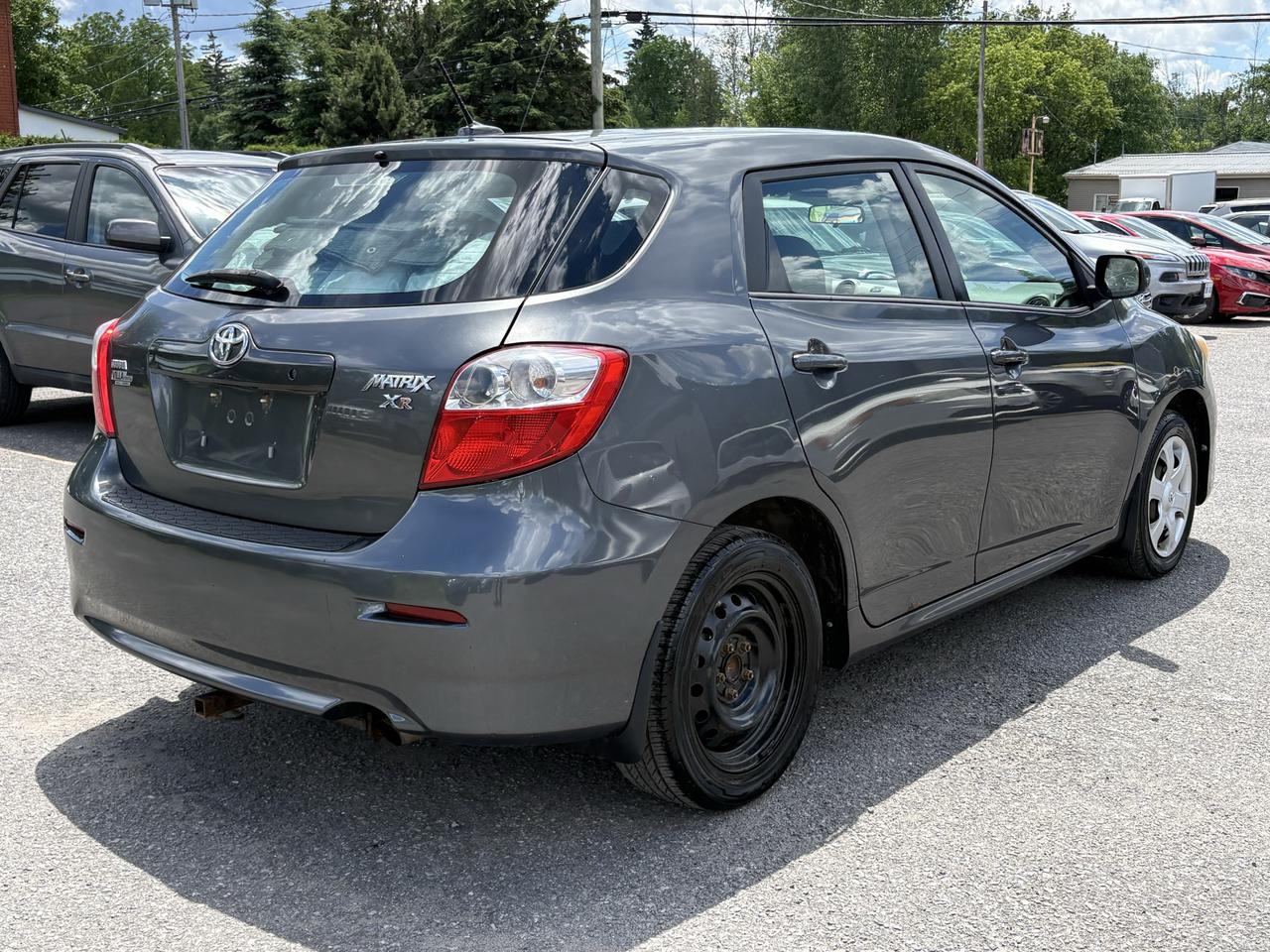 2010 Toyota Matrix XR Photo2
