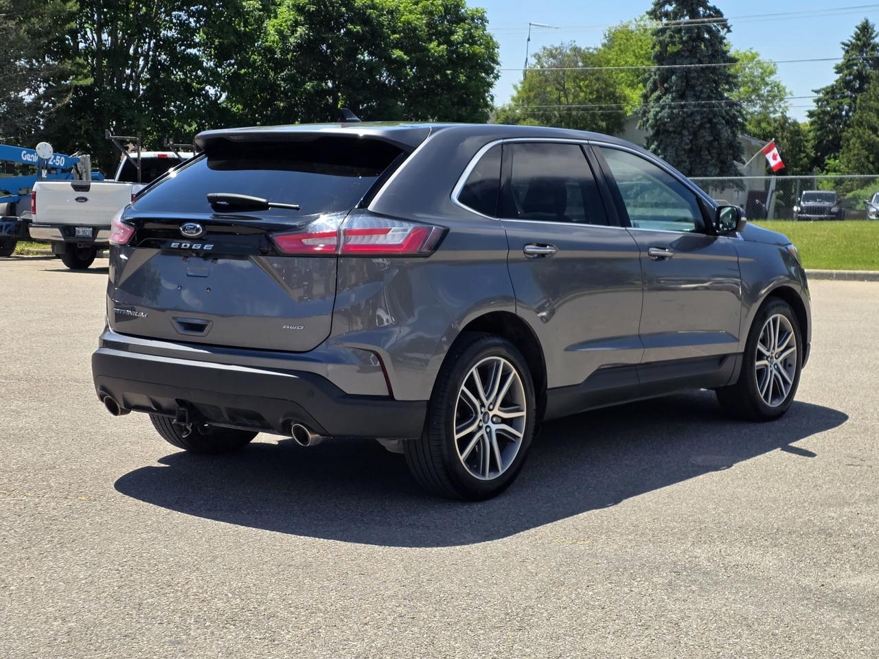 2022 Ford Edge Titanium AWD Photo4