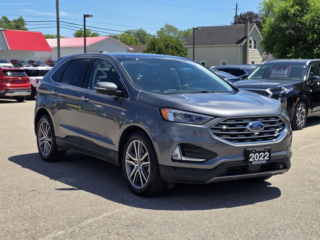 2022 Ford Edge Titanium AWD Photo2