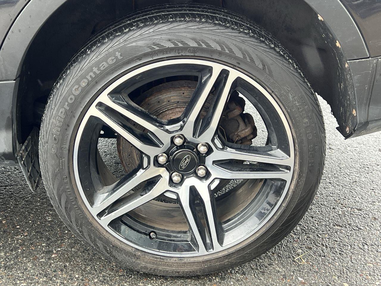 2019 Ford Escape SEL AWD, HEATED LEATHER SEATS, BACK UP CAM, NAV, POWER LIFTGATE!! Photo