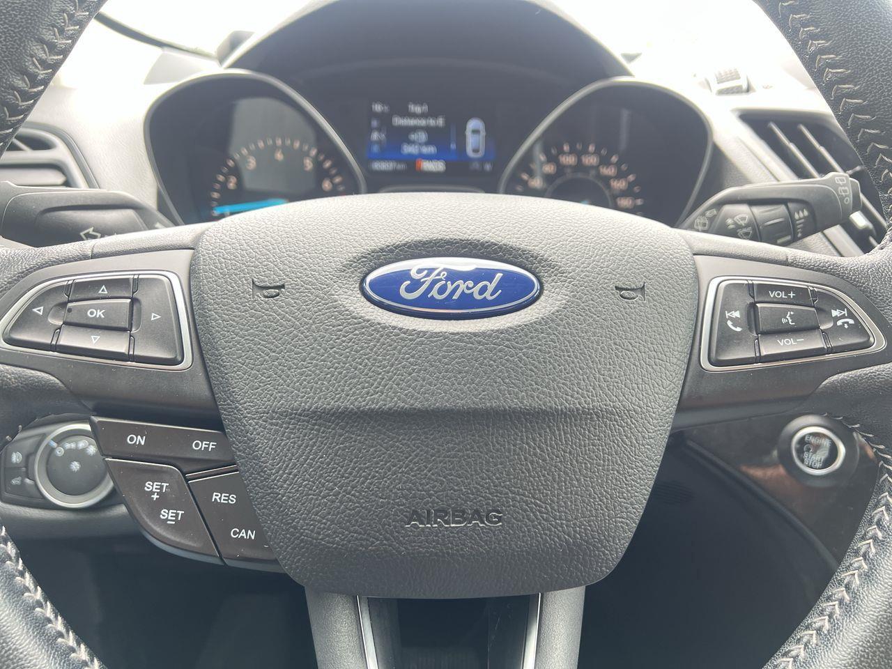 2019 Ford Escape SEL AWD, HEATED LEATHER SEATS, BACK UP CAM, NAV, POWER LIFTGATE!! Photo