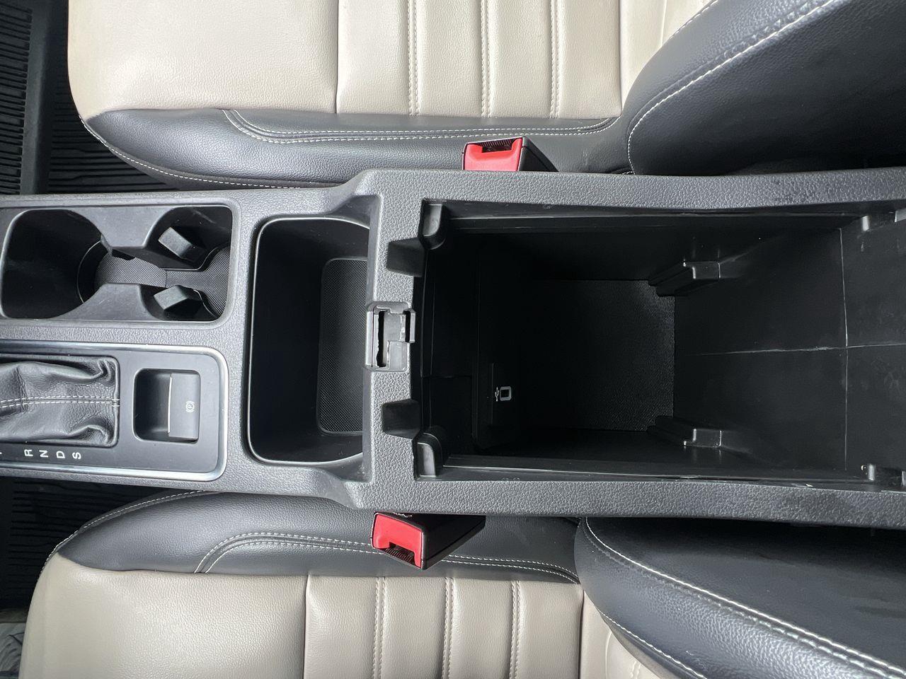2019 Ford Escape SEL AWD, HEATED LEATHER SEATS, BACK UP CAM, NAV, POWER LIFTGATE!! Photo