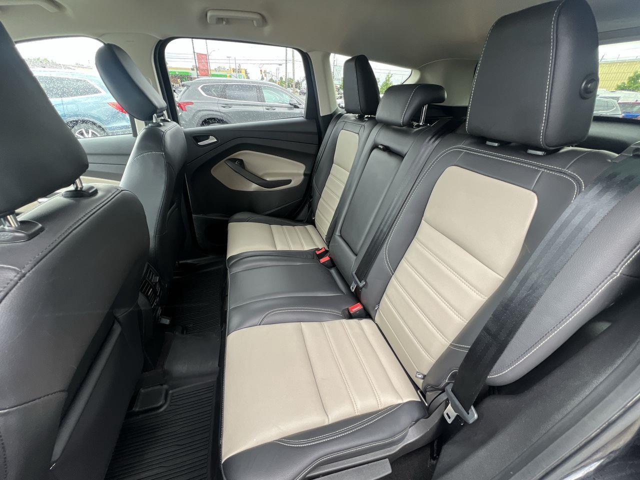 2019 Ford Escape SEL AWD, HEATED LEATHER SEATS, BACK UP CAM, NAV, POWER LIFTGATE!! Photo