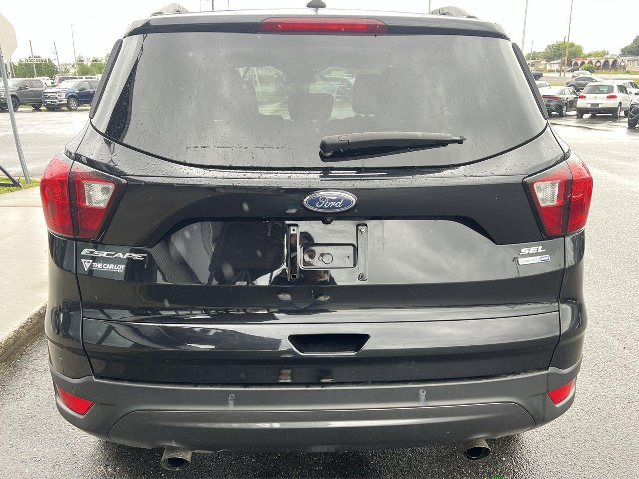 2019 Ford Escape SEL AWD, HEATED LEATHER SEATS, BACK UP CAM, NAV, POWER LIFTGATE!! Photo