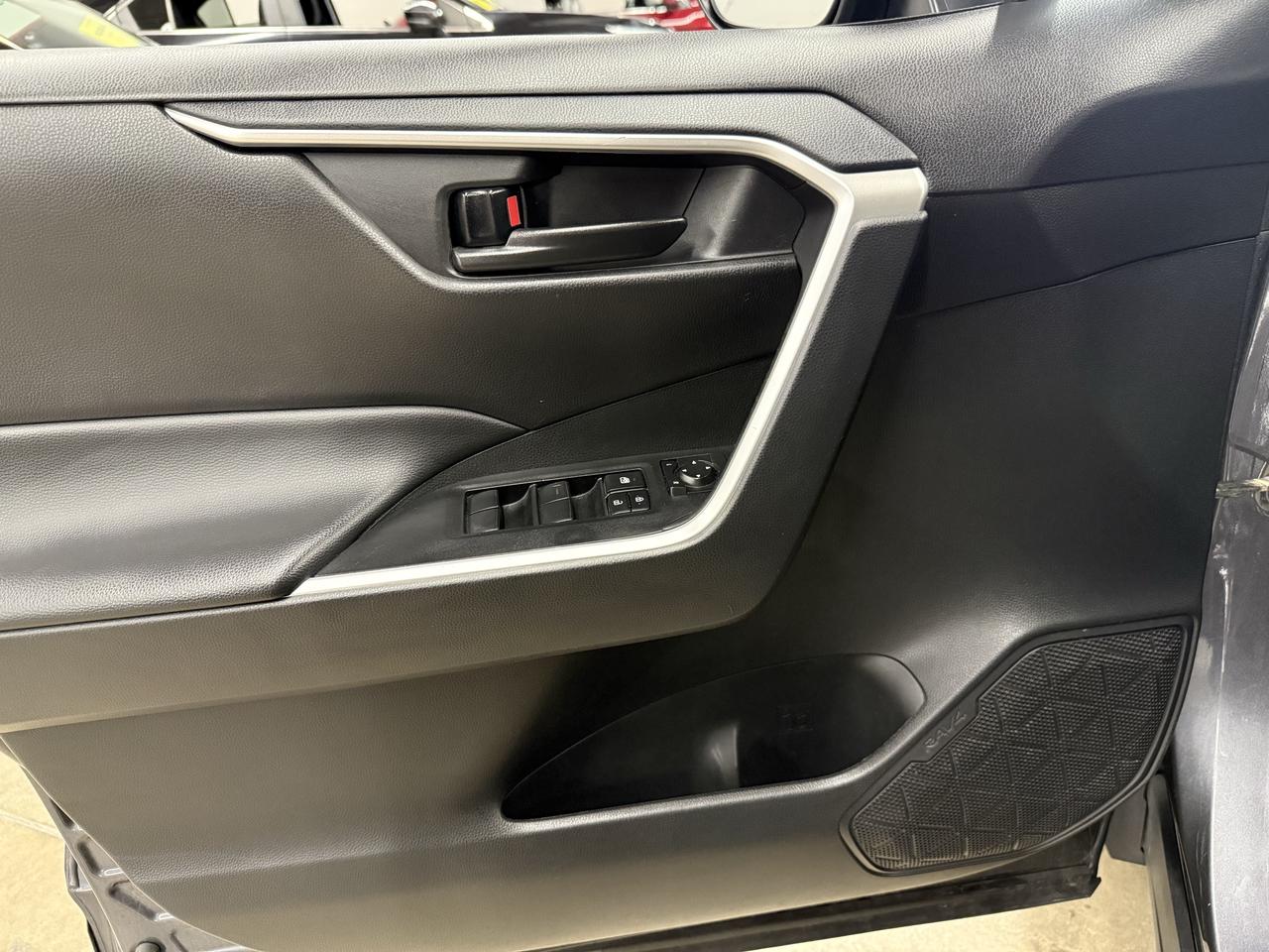 2024 Toyota RAV4 LE Photo