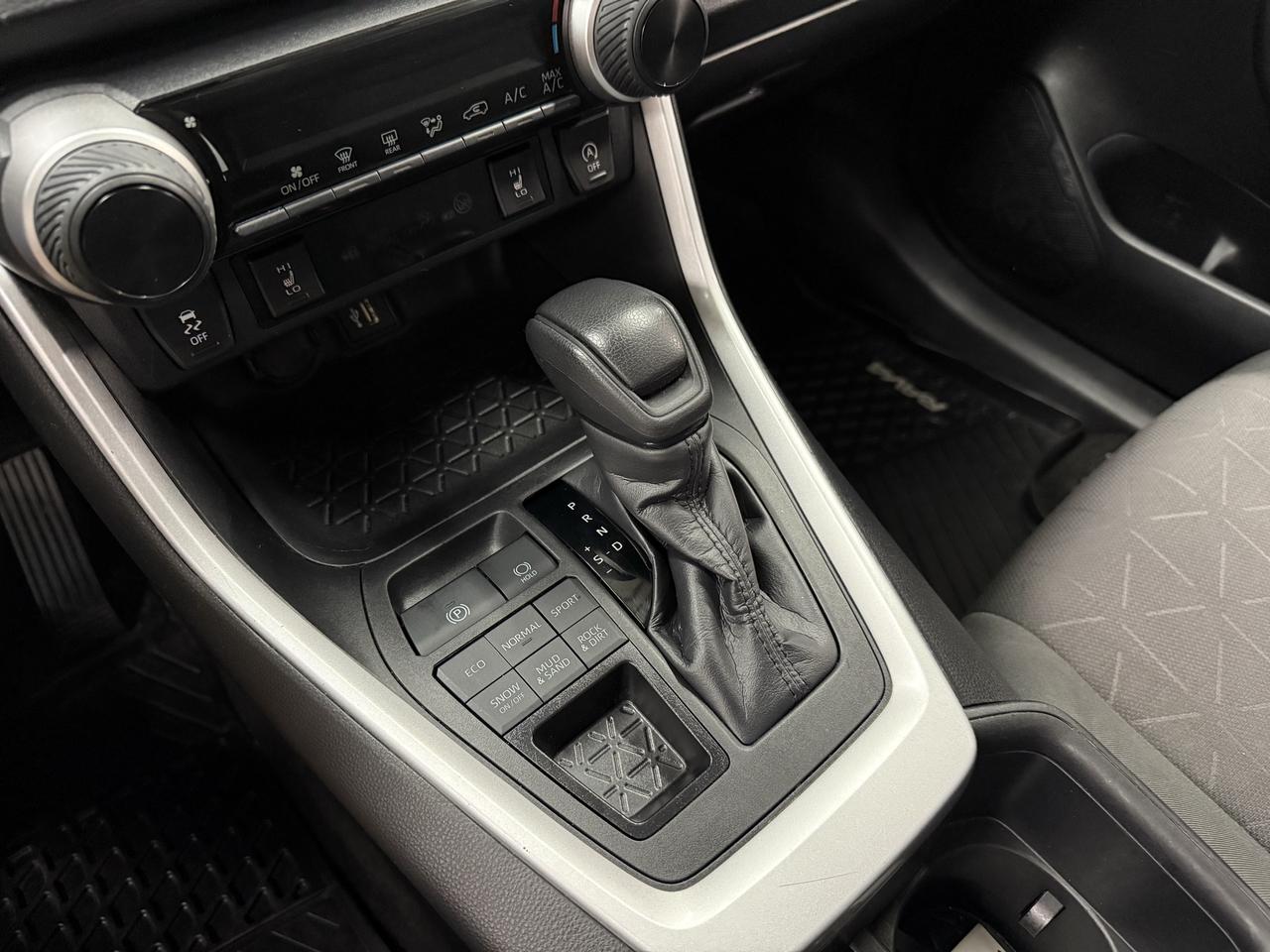 2024 Toyota RAV4 LE Photo