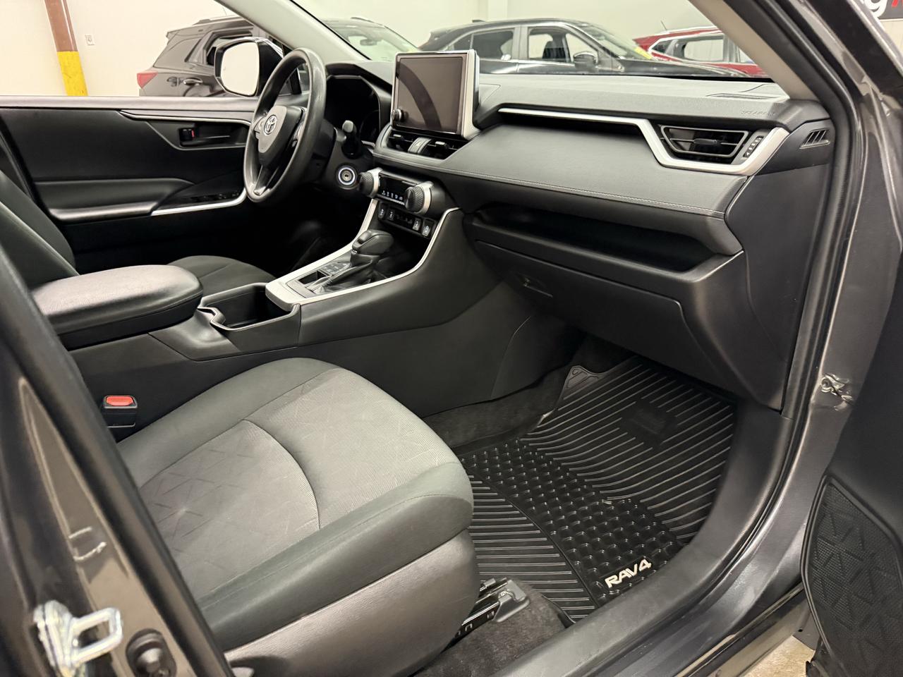 2024 Toyota RAV4 LE Photo