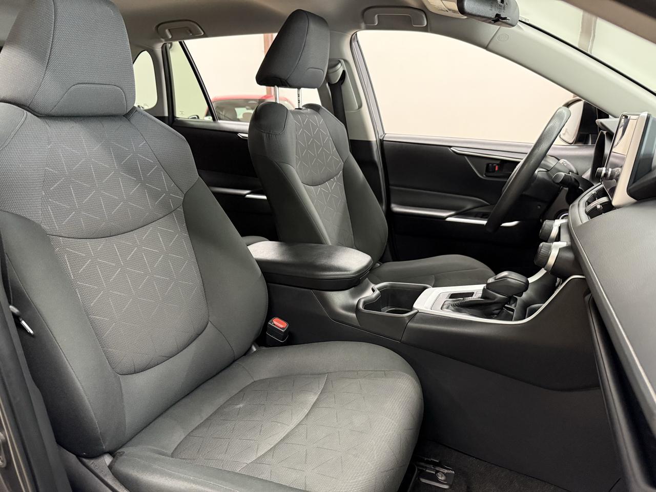 2024 Toyota RAV4 LE Photo