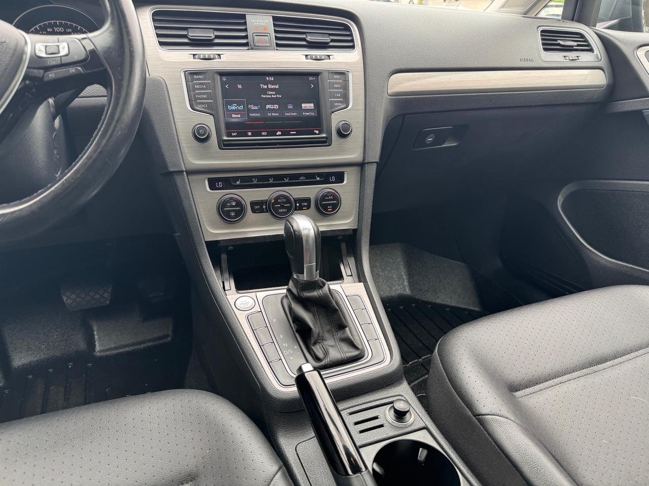2016 Volkswagen Golf 1.8 TSI Comfortline ONE OWNER | ACCIDENT FREE |  DEALER MAINTAINED Photo