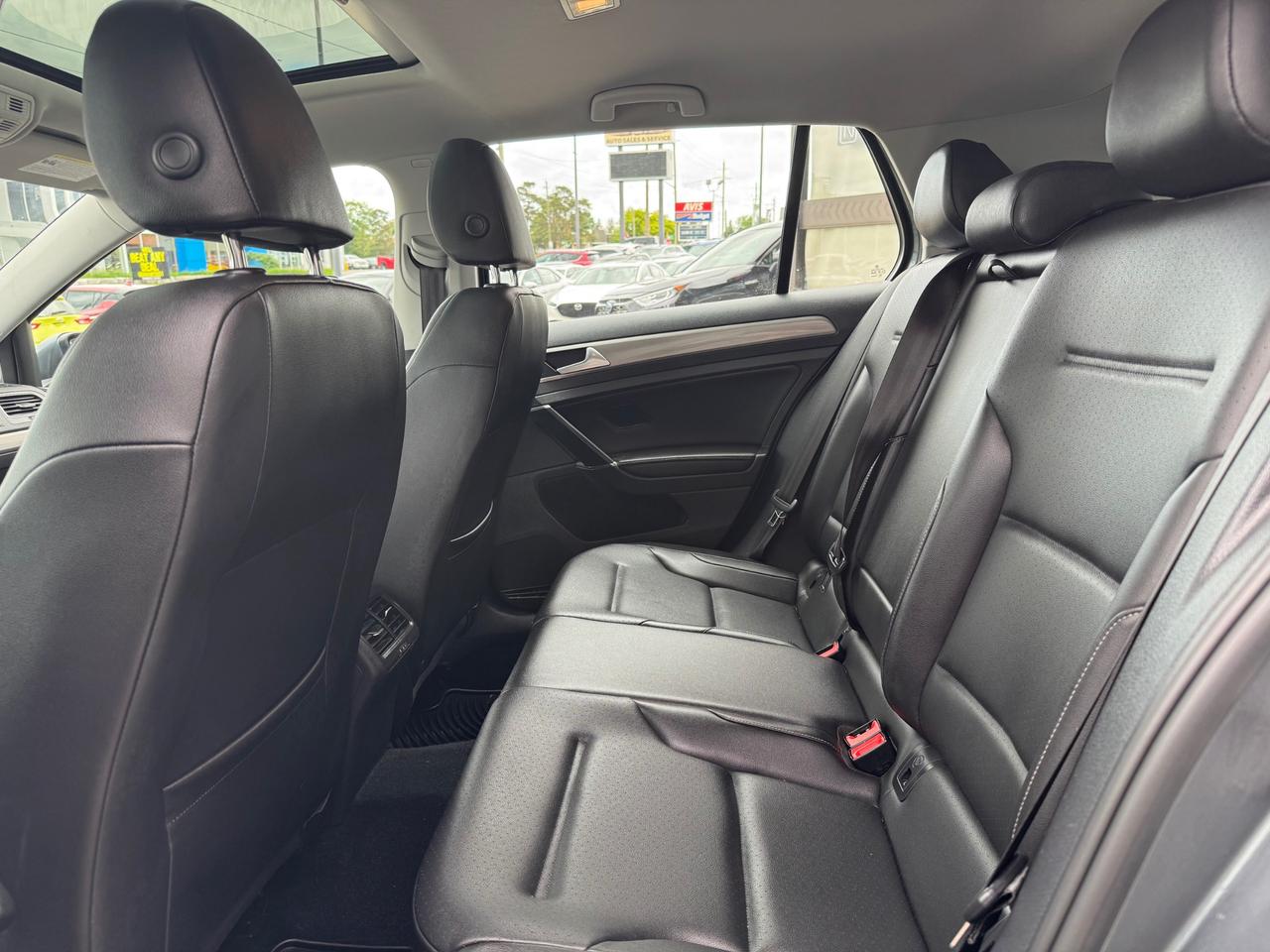 2016 Volkswagen Golf 1.8 TSI Comfortline ONE OWNER | ACCIDENT FREE |  DEALER MAINTAINED Photo