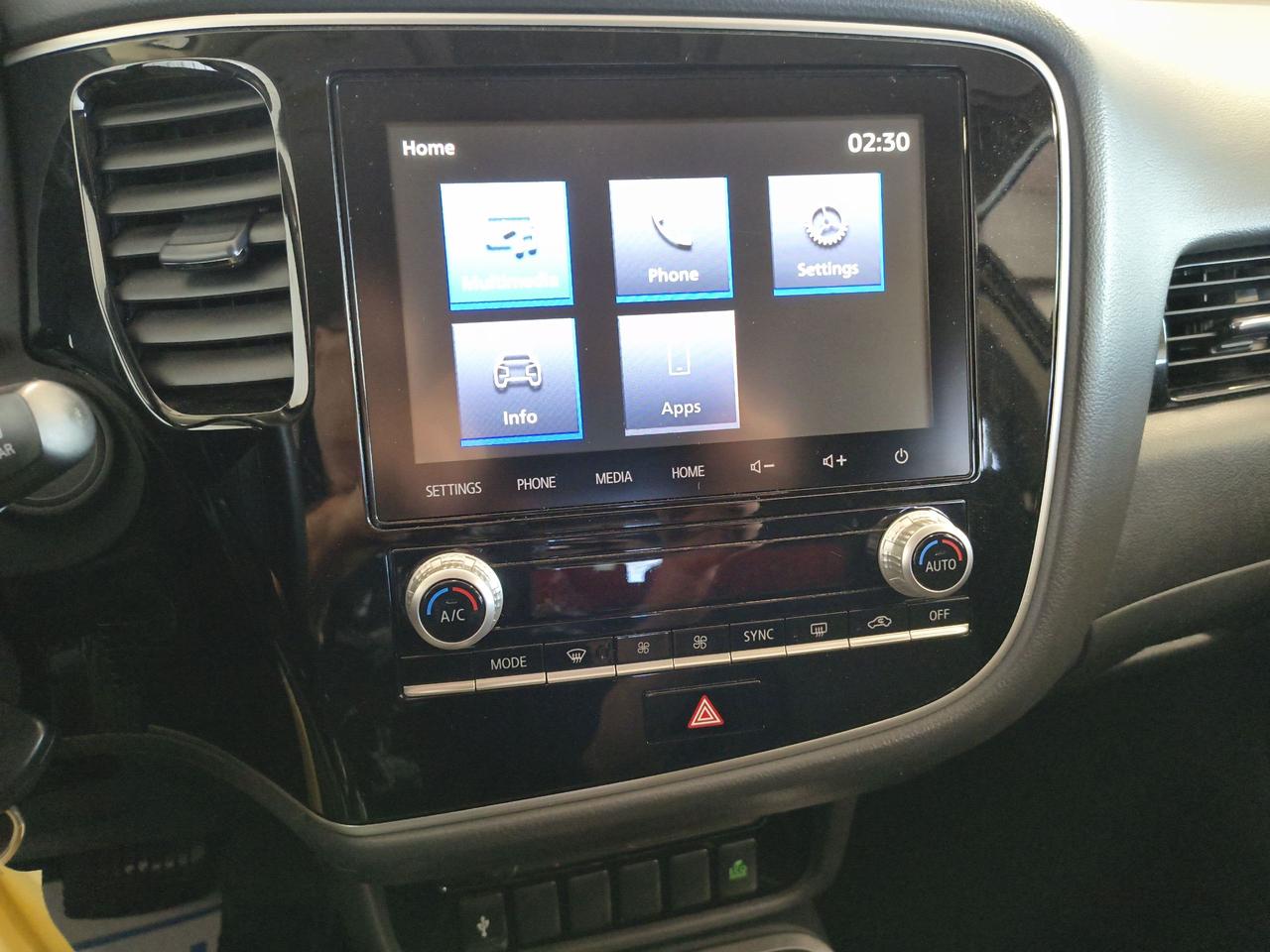 2020 Mitsubishi Outlander ES Photo0