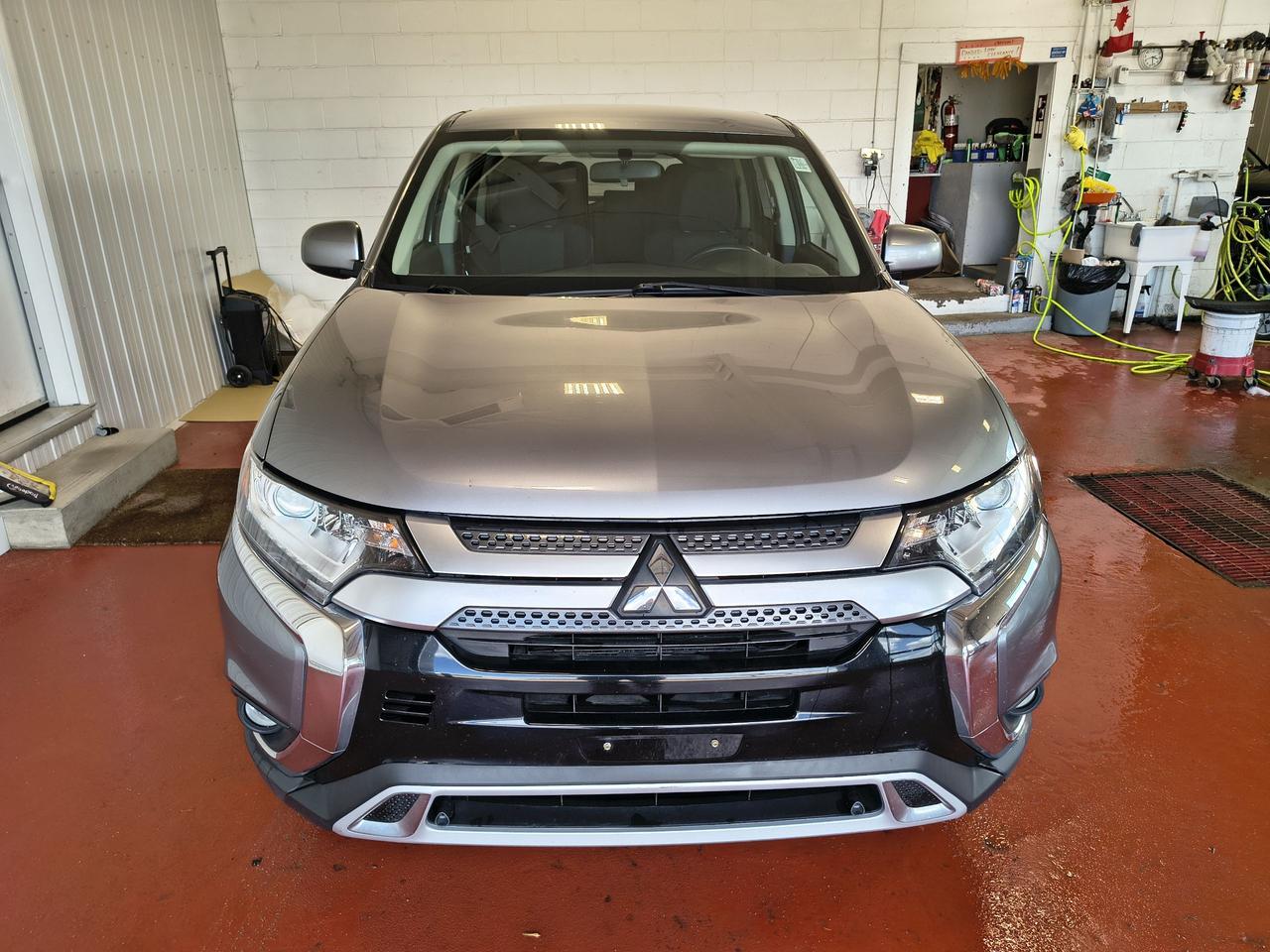 2020 Mitsubishi Outlander ES Photo