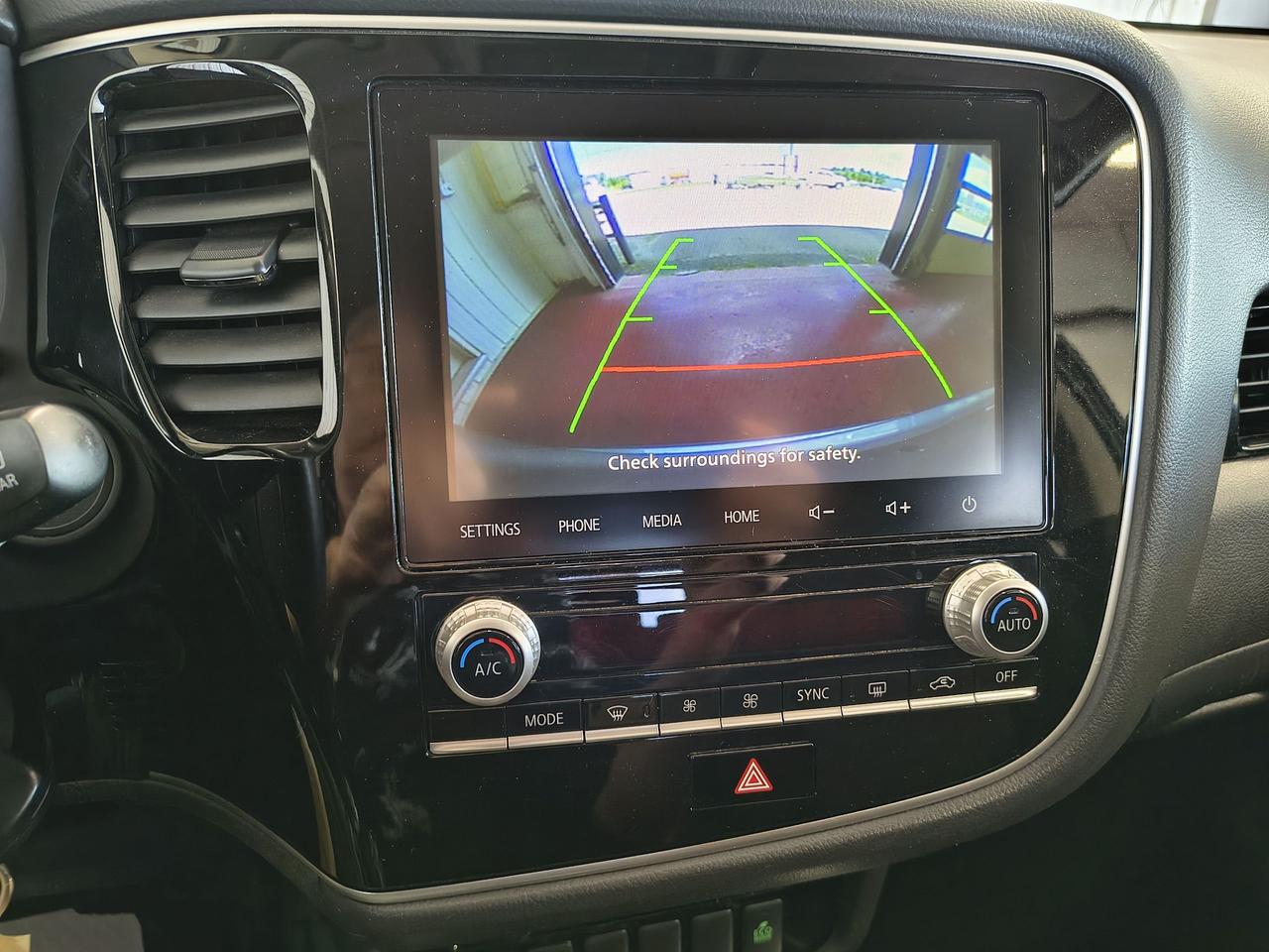 2020 Mitsubishi Outlander ES Photo