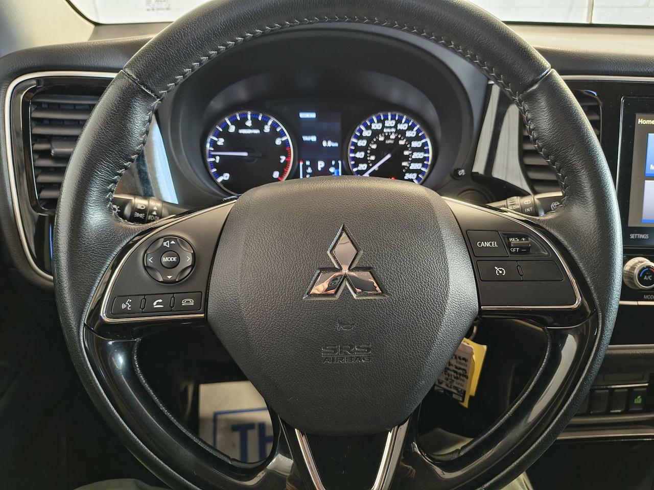 2020 Mitsubishi Outlander ES Photo0