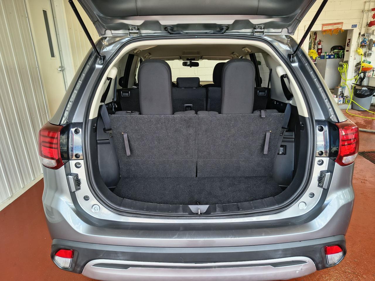 2020 Mitsubishi Outlander ES Photo